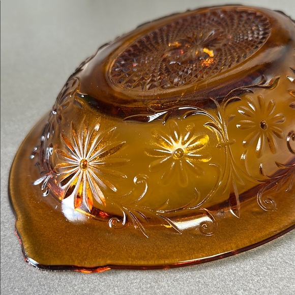 Amber Glass Serving Bowl - Picture 6 of 13